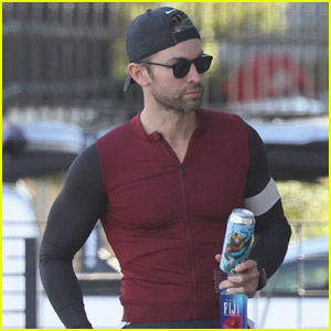 Chace Crawford Sports Skin-Tight Shirt to Lunch with A Friend