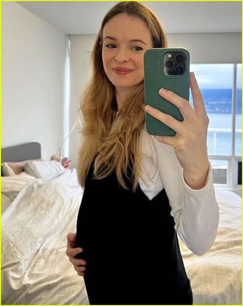 Danielle Panabaker pregnant
