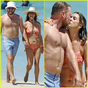 Kate Walsh & Boyfriend Andrew Nixon Pack on the PDA During Day at the Beach in Australia