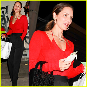 Katharine McPhee Wears Clothes Designed by Step-Daughters Erin & Sara Foster While Out for Dinner with Friends!