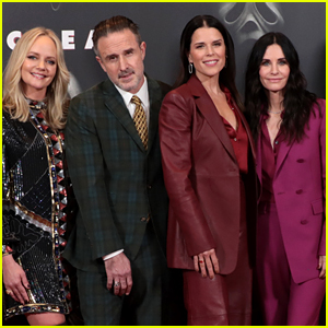 Neve Campbell, Courteney Cox, & 'Scream' Cast Gather for L.A. Photo Call - See Every Pic!