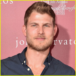Travis Van Winkle Celebrity News and Gossip | Entertainment, Photos and