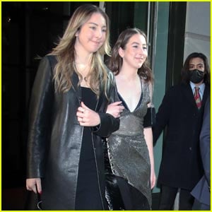 Alana Haim Says Orthodontists Have Slid Into Her DMs After Seeing Her in 'Licorice Pizza'