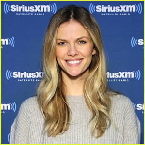 Brooklyn Decker Talks Childbirth & The Very Personal Task She Gave Her Best Friend That Day