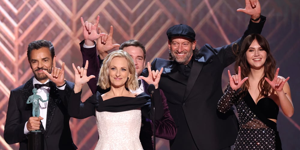 'CODA' Wins Big Prize at SAG Awards 2022 & Marlee Matlin Is Stunned – See The Moment Here! | 2022 SAG Awards, CODA, Daniel Durant, Emilia Jones, Eugenio Derbez, Marlee Matlin, SAG Awards, Troy Kotsur - Vimarsana News
