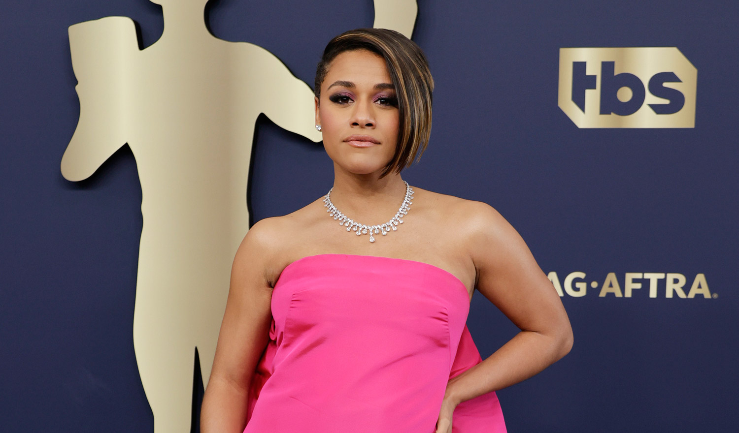 West Side Story’s Ariana DeBose Stuns at Her First SAG Awards See Her(01)