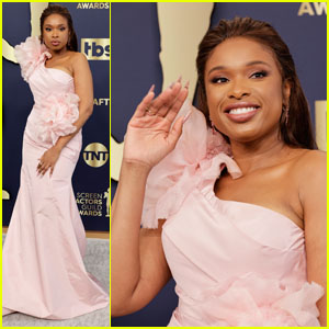 Jennifer Hudson Is Pretty In Pink at the SAG Awards 2022