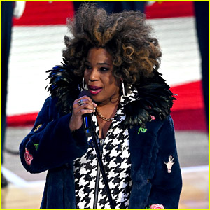 Watch Macy Gray Perform the National Anthem at NBA All-Star Game 2022 (Video)