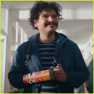 Pringles Super Bowl 2022 Commercial: Hand Stuck in Can - Watch Now!