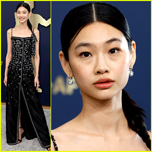 Squid Game's HoYeon Jung Looks Gorgeous at Her First SAG Awards, Where She's Double-Nominated!