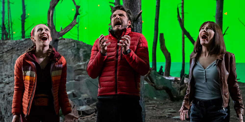 Iris Apatow & Leslie Mann Star in Judd Apatow's Netflix Comedy About Flying Dinosaurs – Watch The Trailer! | David Duchovny, Fred Armisen, Iris Apatow, Judd Apatow, Karen Gillan, Keegan-Michael Key, Leslie Mann, Maria Bakalova, Netflix, Pedro Pascal - Vimarsana News