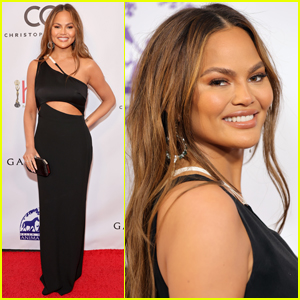 Chrissy Teigen Arrives in Style for Hollywood Beauty Awards 2022