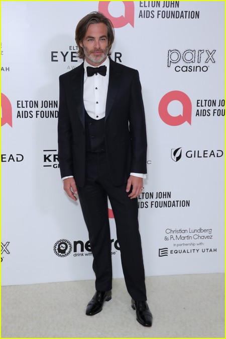 Chris Pine at the Elton John Oscar Party 2022