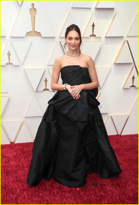 Maddie Ziegler on the Oscars 2022 red carpet