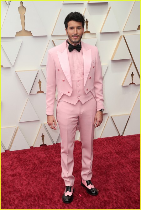 Sebastian Yatra on the Oscars 2022 red carpet