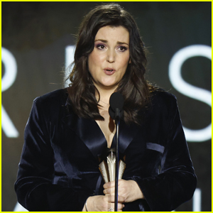 Melanie Lynskey Gives Sweet Shout-Out to 'Angel' Nanny in Critics' Choice  Awards 2022 Acceptance Speech | 2022 Critics Choice Awards, Critics' Choice  Awards, Melanie Lynskey | Just Jared
