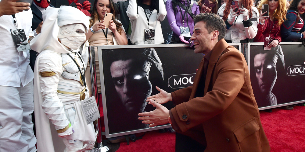 Oscar Isaac Meets A Mini ‘Moon Knight’ Fan at LA Premiere Ann
