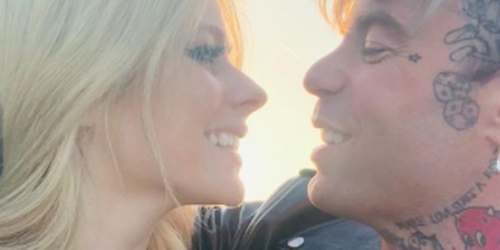 Avril Lavigne & Mod Sun Are Engaged! | Avril Lavigne, Engaged, Mod Sun - Vimarsana News