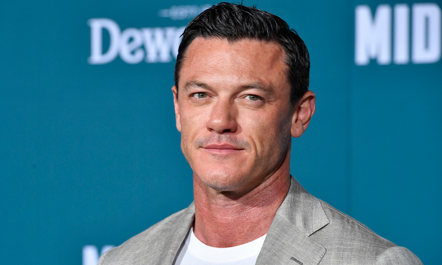 Luke Evans Was Hospitalized This Week, But Assures Fans It's 'Nothing  Serious' | Luke Evans | Just Jared