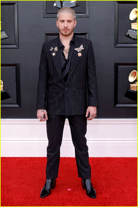 Andrew Watt on the Grammys 2022 red carpet
