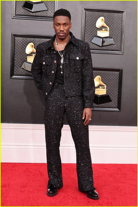 Giveon on the Grammys 2022 red carpet