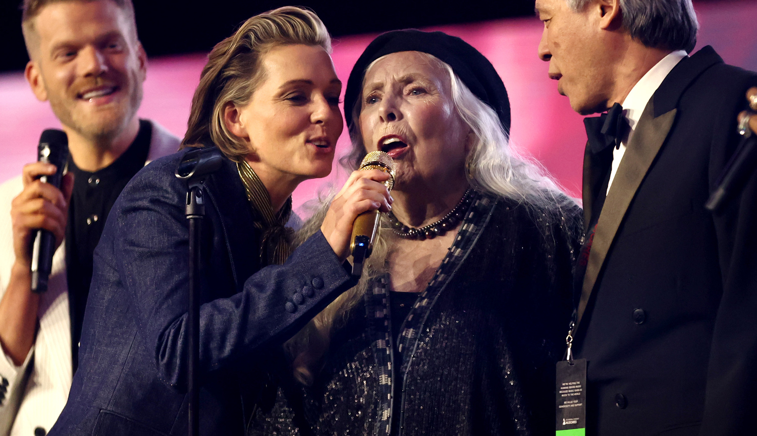 Joni Mitchell Gives First Performance in Years at Pre-Grammys Tribute Show! | Joni Mitchell - Vimarsana News