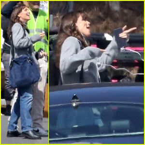 Jennifer Garner Gets Animated While Talking With Crew Members on Set of 'The Last Thing He Told Me'