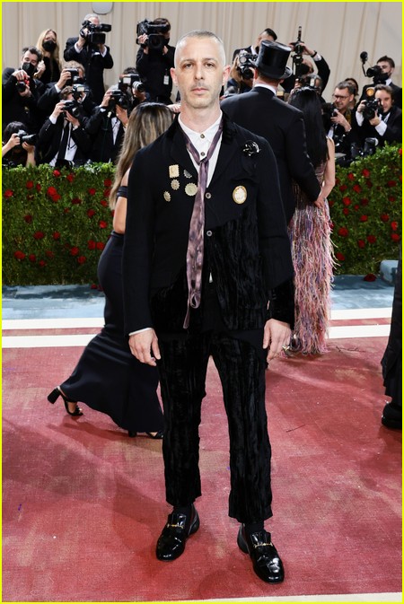 Jeremy Strong on the 2022 Met Gala red carpet