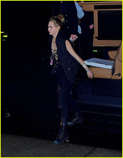 Selena Gomez Parties With Celebs & Grabs Pizza After ‘SNL’ Hosting