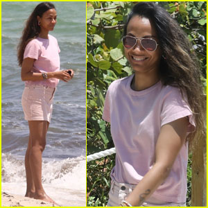 Zoe Saldana Hits the Beach in Miami After 'Avatar: The Way of the Water' Trailer is Released!