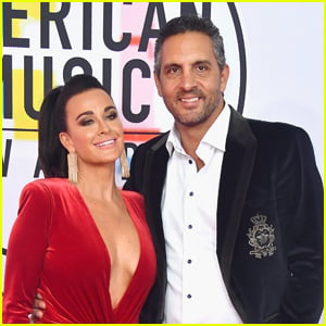Kyle Richards' Husband Mauricio & Daughters Get Netflix Real Estate Show 'Buying Beverly Hills'