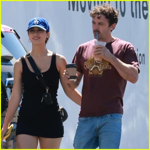 Casey Affleck & Girlfriend Caylee Cowan Step Out for a Grocery Run in Studio City