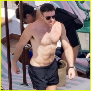 Richard Madden Relaxes Shirtless Poolside on Vacation in Italy