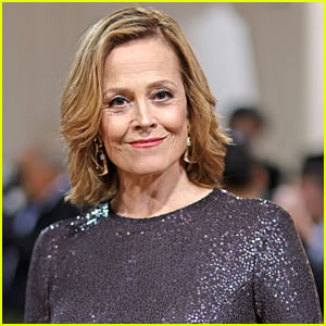 Sigourney Weaver Steps Into A Surprising New Role For 'Avatar 2' - First Look Image Revealed!