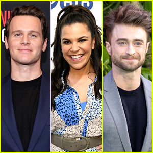 Jonathan Groff, Daniel Radcliffe, & Lindsay Mendez to Star in Off-Broadway Revival of 'Merrily We Roll Along' Musical