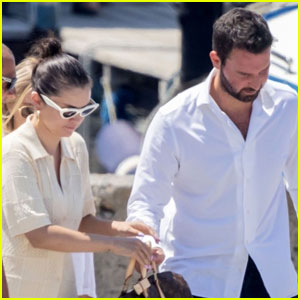 Selena Gomez Gets Help From Producer Andrea Iervolino While Boarding Yacht in Italy