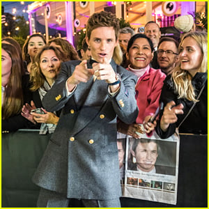 Eddie Redmayne Hangs Out With Fans In The Rain During Zurich Film Festival 2022