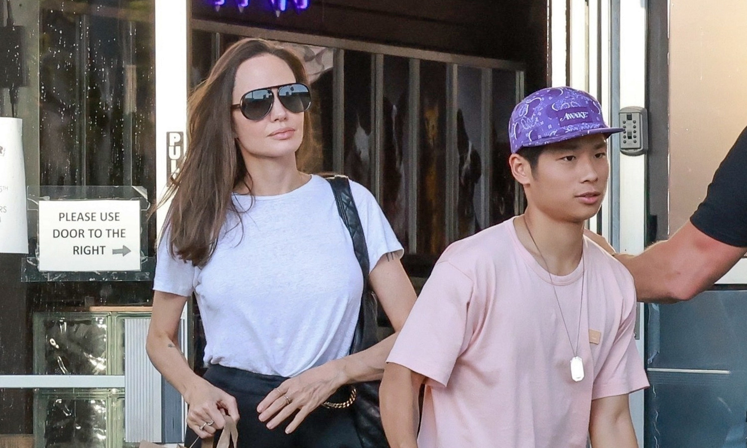 Angelina Jolie Goes Shopping for Pets Supplies with Son Pax, 18 | Angelina Jolie, Celebrity Babies, Pax Jolie Pitt - Vimarsana News