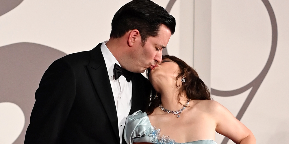 Zooey Deschanel & Jonathan Scott Kiss at 'Dreamin' Wild' Premiere at Venice Film Festival 2022 | 2022 Venice Film Festival, Beau Bridges, Casey Affleck, Caylee Cowan, Jack Dylan Grazer, Jonathan Scott, Morgan Cohen, Noah Jupe, venice film festival, Walton Goggins, Zooey Deschanel - Vimarsana News