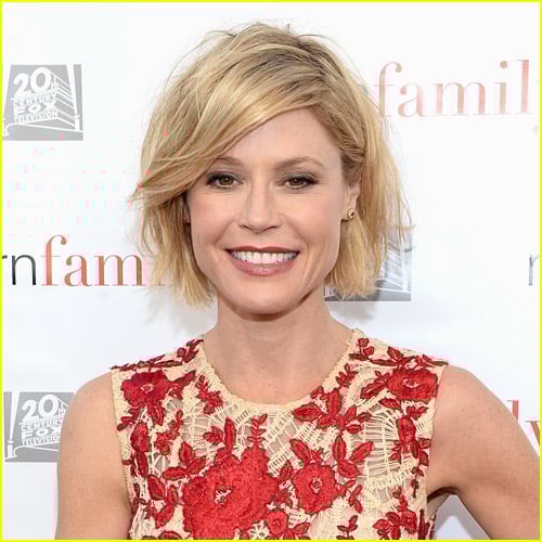 Modern Family’s Julie Bowen Explains Her Financial Situation & Why She