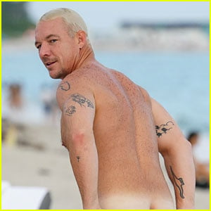 Diplo Bares His Butt While Mooning the Cameras at the Beach (Photos)