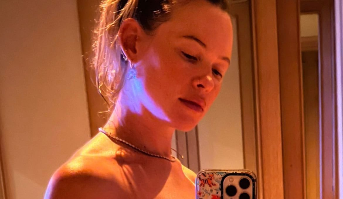 Pregnant Behati Prinsloo Shows Progression of Her Baby Bump: 'Then' & 'Now' | Behati Prinsloo, Pregnant Celebrities - Vimarsana News