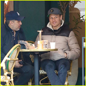 Sam Heughan Graciously Greets Lucky Fans During Lunch Outing in NYC
