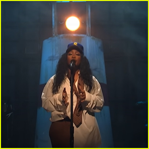 SZA Debuts New Song 'Blind' on 'Saturday Night Live'
