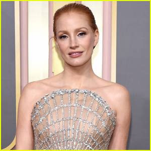 The Secret to Jessica Chastain's Glowing Golden Globes Makeup is Charlotte Tillbury's New Highlighter That's Getting Rave Reviews - Buy it Here!