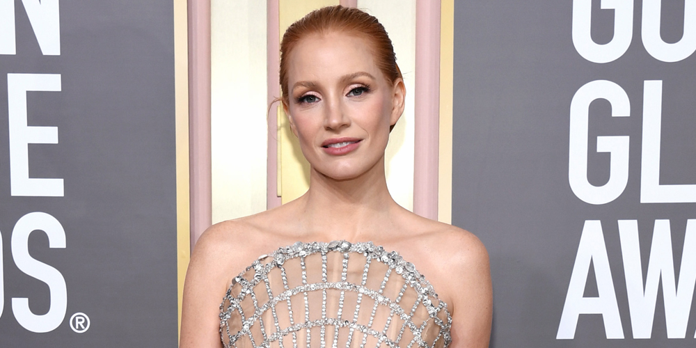 The Secret to Jessica Chastain's Glowing Golden Globes Makeup is Charlotte Tillbury's New Highlighter That's Getting Rave Reviews – Buy it Here! | 2023 Golden Globes, Jessica Chastain, Makeup - Vimarsana News