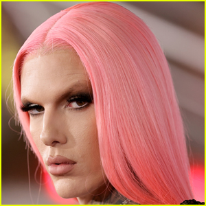 Jeffree Star Shares a New Photo & Clue With Mystery 'NFL Boo'