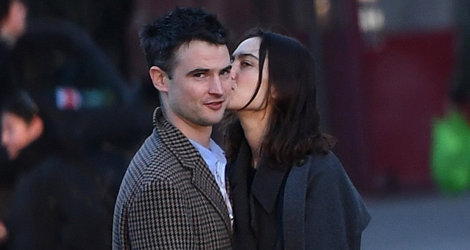 Tom Sturridge Gets a Kiss on the Cheek from Girlfriend Alexa Chung During NYC Outing Tom Sturridge Gets a Kiss on the Cheek from Girlfriend Alexa Chung During NYC Outing | Alexa Chung, Tom Sturridge - Vimarsana News