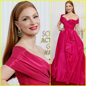 Jessica Chastain Goes Glam in Fuchsia Gown for SAG Awards 2023