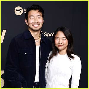Simu Liu Kicks Off Grammys Weekend with Girlfriend Allison Hsu!